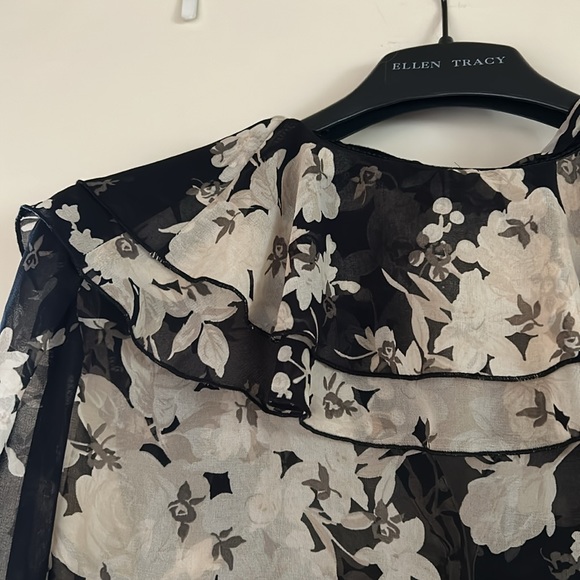 NWOT.  Zara floral blouse.  Lightweight, feminine and sheer. - Picture 8 of 10